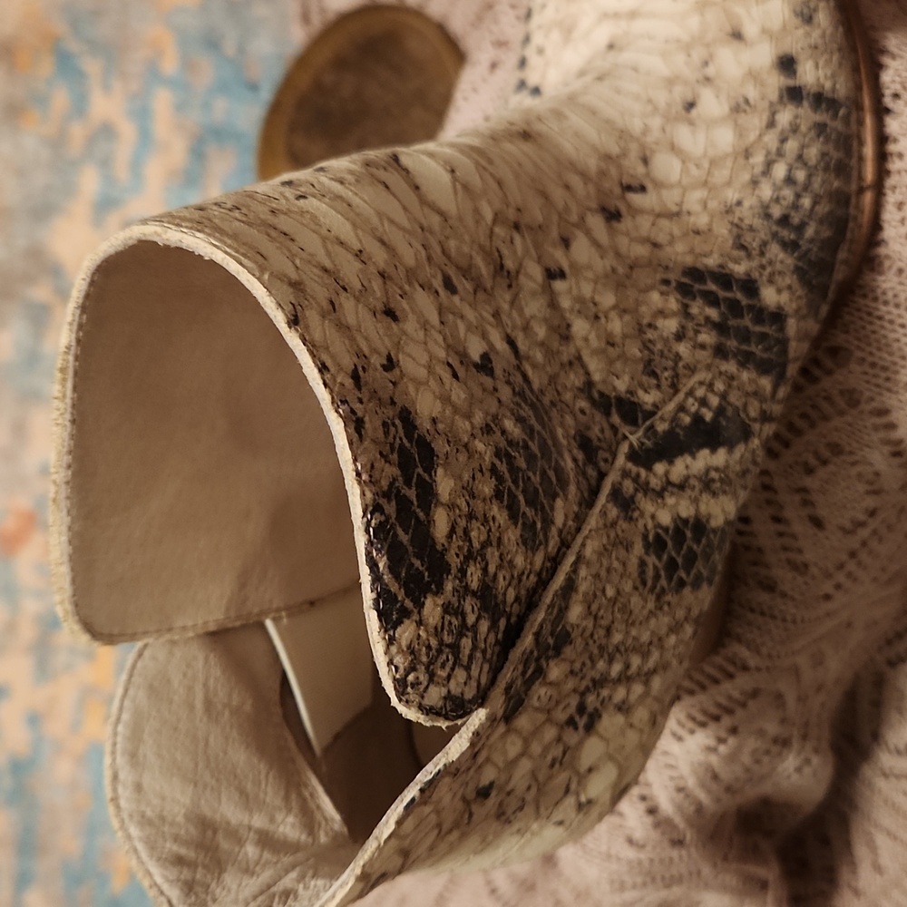 Snakeskin angle booties for fall🍂🍁 - Picture 6 of 7